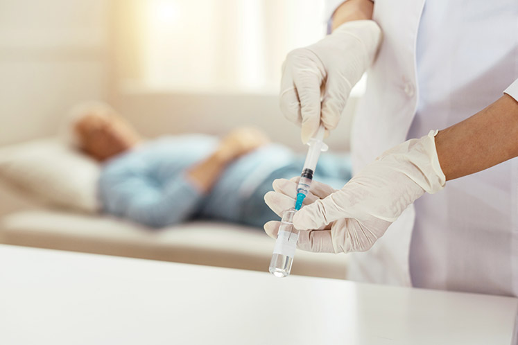 Iniekcje dostawowe – sposób na bóle stawów